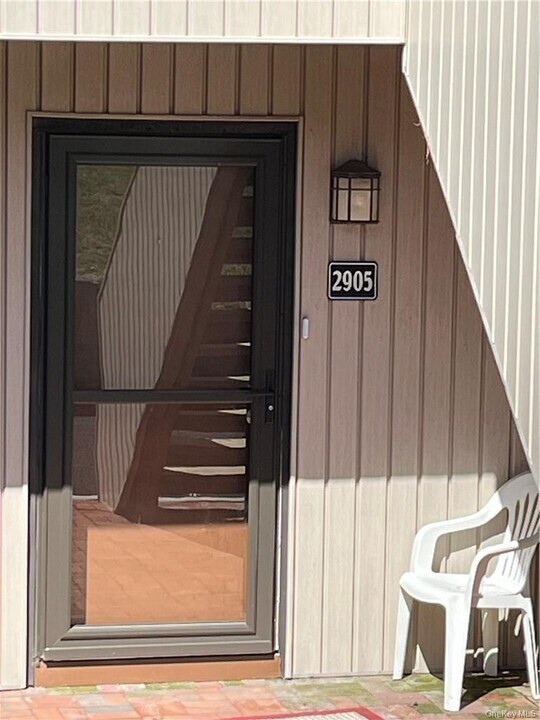 2905 Fox Ln in Poughkeepsie, NY - Foto de edificio