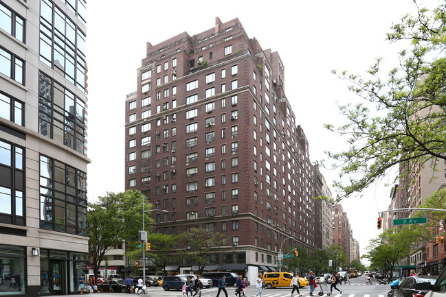 180 E 79th St in New York, NY - Building Photo - Building Photo