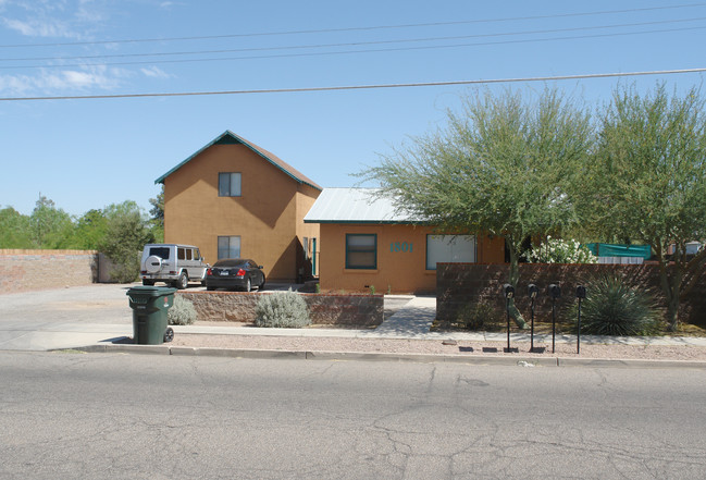 1801 E Blacklidge Dr in Tucson, AZ - Foto de edificio - Building Photo