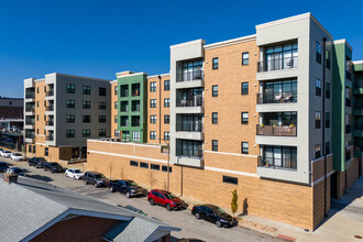 Hibernia Apartments in St. Louis, MO - Foto de edificio - Building Photo