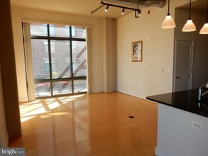 520 John Carlyle St-Unit -402 in Alexandria, VA - Building Photo - Building Photo