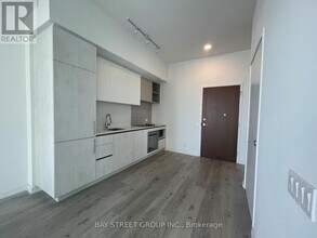 7890 Jane St in Vaughan, ON - Building Photo - Building Photo