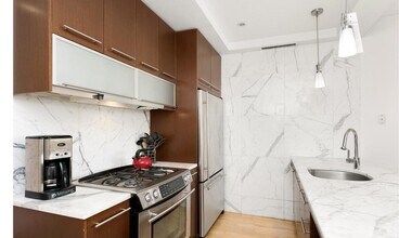 200 16th St in Brooklyn, NY - Foto de edificio - Building Photo