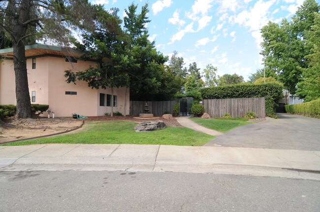 5911 Newman Ct in Sacramento, CA - Building Photo - Building Photo