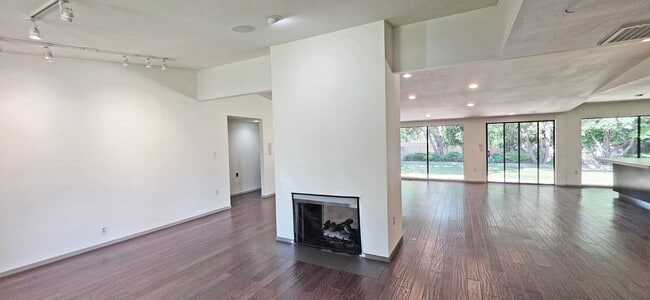 4200 Burrell Way in Sacramento, CA - Building Photo - Building Photo