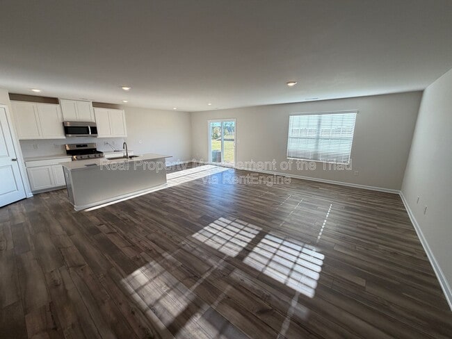 329 Kingscote Wy in King, NC - Building Photo - Building Photo