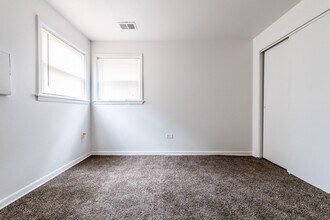 s8855-8857 S Cottage Grove Ave Chicago, IL 60619 in Chicago, IL - Foto de edificio - Building Photo