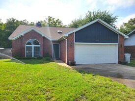 2225 Prytania Cir in Navarre, FL - Building Photo