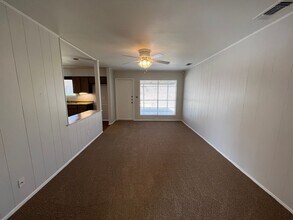 8127 Golden Forest Dr in San Antonio, TX - Building Photo - Building Photo