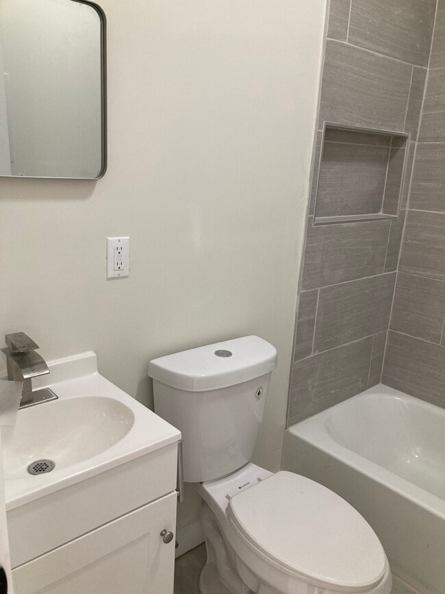 5927 W Girard Ave in Philadelphia, PA - Building Photo - Building Photo