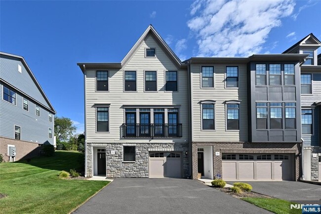 property at 31 Hearthstone Ct
