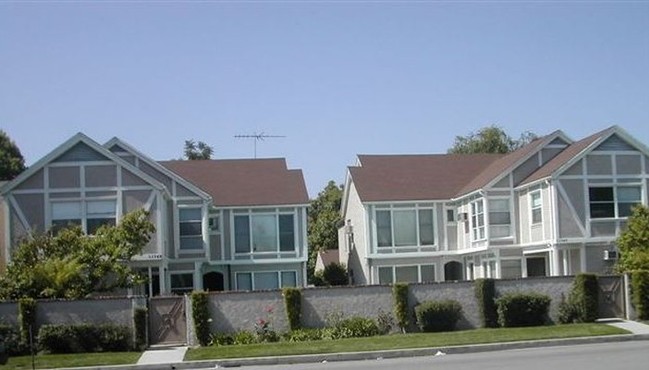 11747-11753 Moorpark St in Studio City, CA - Foto de edificio - Building Photo