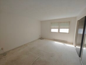 18 Broadview Hts in Thomaston, CT - Building Photo - Building Photo