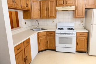 177 Applegate Ln in East Brunswick, NJ - Building Photo - Building Photo