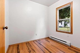 1212 S Oakland Ave in Green Bay, WI - Foto de edificio - Building Photo