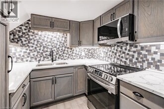 20 Glendale Rd in Brantford, ON - Building Photo - Building Photo