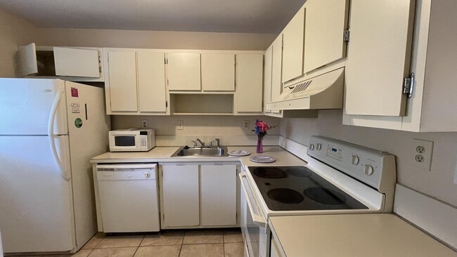 109 Gardens Dr in Pompano Beach, FL - Building Photo - Building Photo