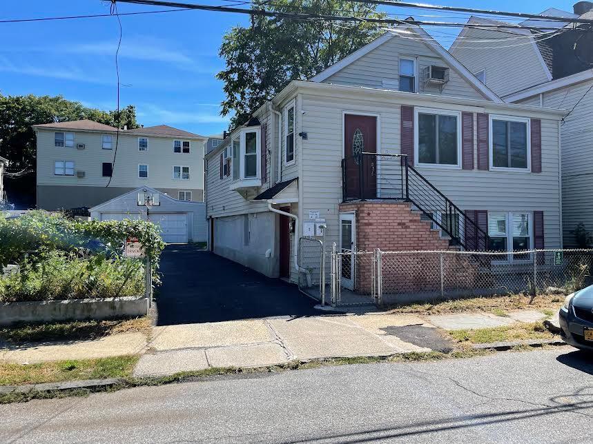 10 Coolidge Ave in Yonkers, NY - Building Photo