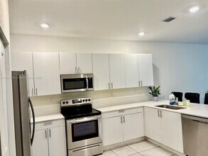 1020 SE 26th Ter in Homestead, FL - Building Photo - Building Photo