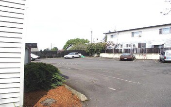 Yamhill Apartments in Portland, OR - Building Photo - Building Photo