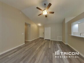 2425 Justin Rd E in Jacksonville, FL - Building Photo - Building Photo