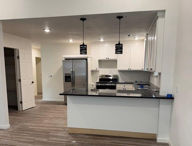 property at 703 W Oak St