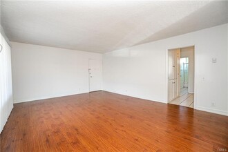 4924 Kester Ave, Unit 1 in Los Angeles, CA - Foto de edificio - Building Photo