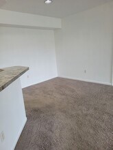 712 Crest Pines Dr, Unit 336 in Orlando, FL - Foto de edificio - Building Photo