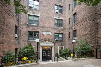 Embassy in New York, NY - Foto de edificio - Building Photo