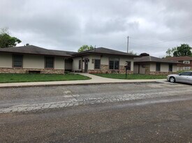 301 W Jasper St, Unit 15 in Pleasantville, IA - Building Photo