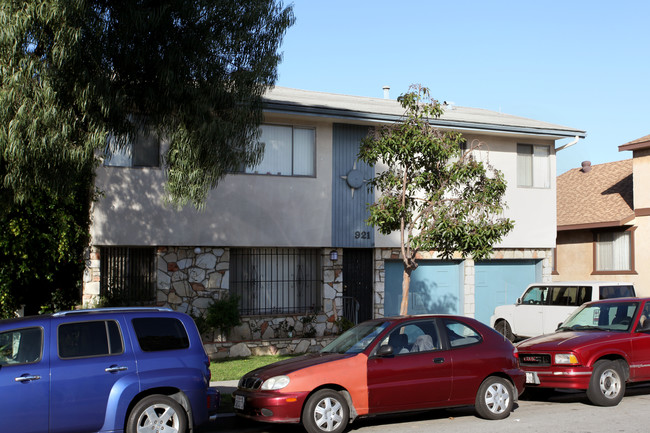 921 Cedar Ave in Long Beach, CA - Foto de edificio - Building Photo