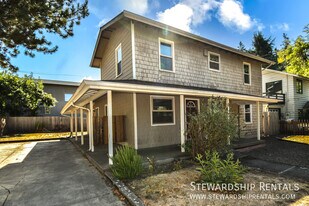 2427 Miami Ln in Eugene, OR - Building Photo