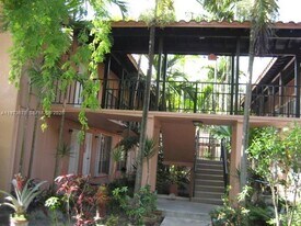 10832 N Kendall Dr in Miami, FL - Building Photo