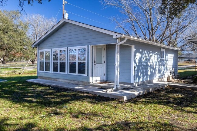 1012 Buerger Ln in Seguin, TX - Building Photo - Building Photo