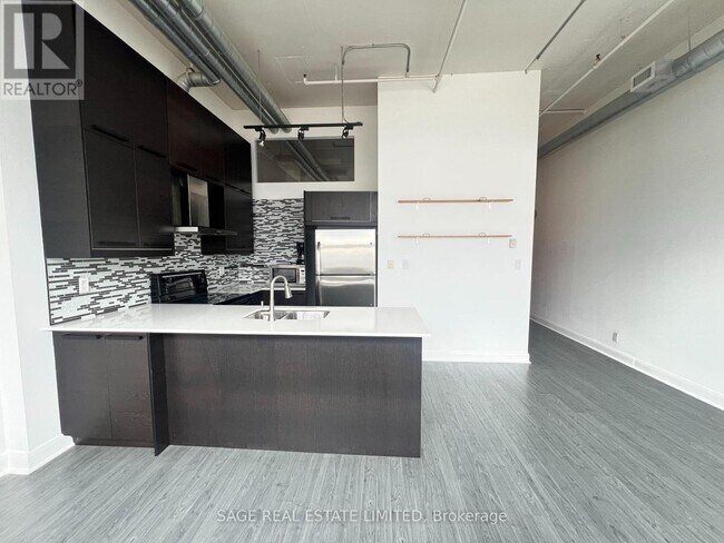 700 King St W in Toronto, ON - Building Photo - Building Photo