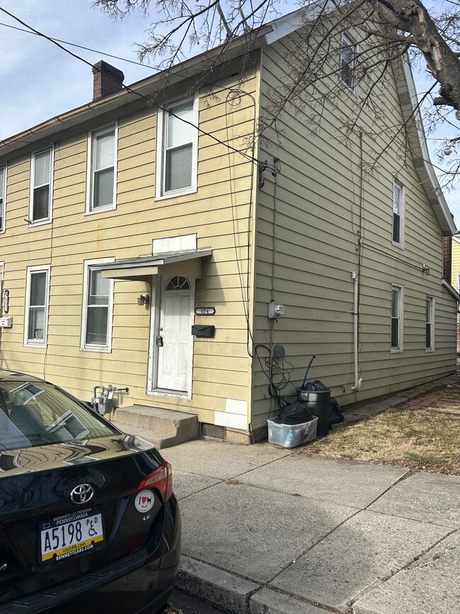 property at 604 E 5th St