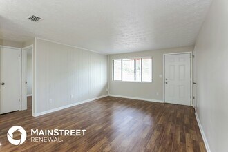 9572 Spottswood Rd W in Jacksonville, FL - Foto de edificio - Building Photo