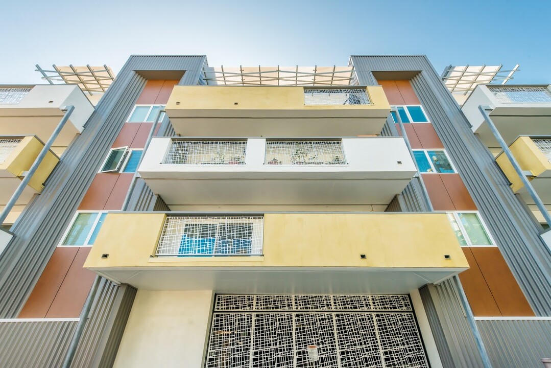 Lee Street Apartments in Oakland, CA - Building Photo