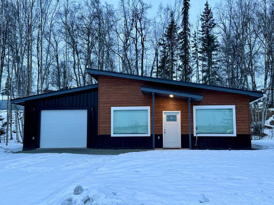 172 Reger Ave in Soldotna, AK - Building Photo