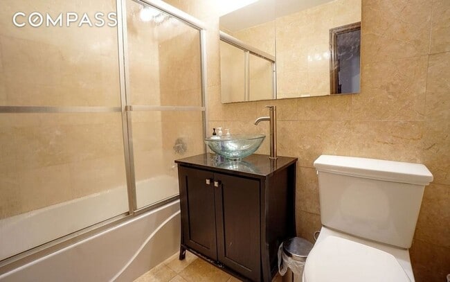 315 7th Ave, Unit 17E in New York, NY - Building Photo - Building Photo