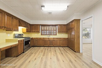 240 N College Rd in Lafayette, LA - Building Photo - Building Photo