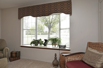 Cambridge Court Apartments in Brook Park, OH - Building Photo - Interior Photo