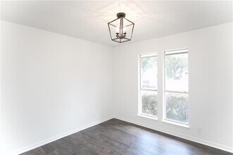 9518 Meadowheath Dr in Austin, TX - Foto de edificio - Building Photo
