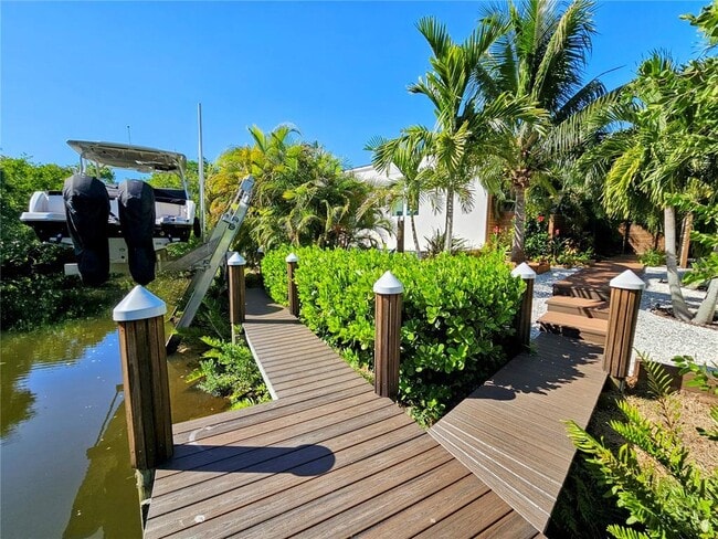 2408 Nassau St in Sarasota, FL - Building Photo - Building Photo