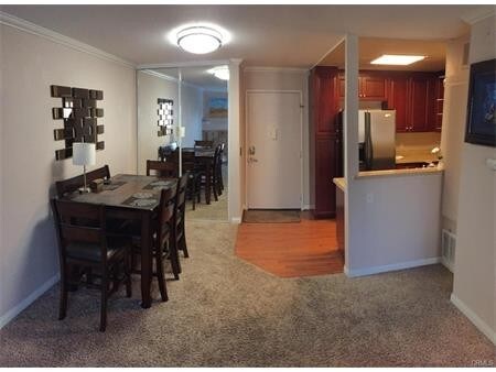 5565 Canoga Ave in Los Angeles, CA - Building Photo