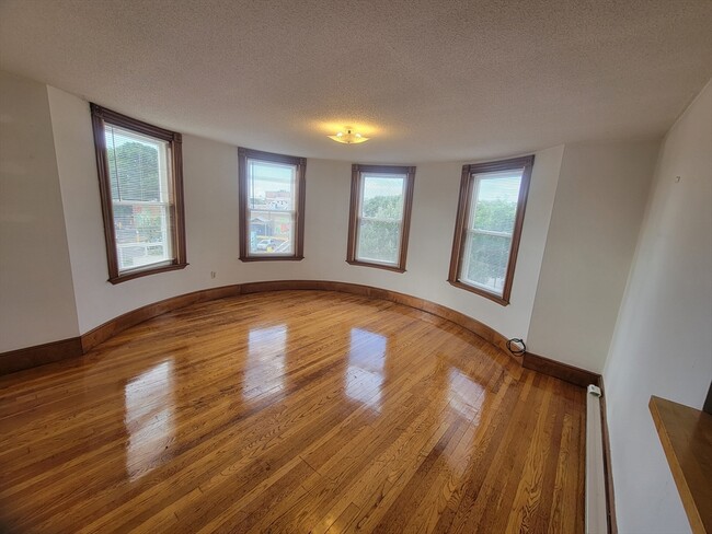 412 Centre St, Unit #3 in Boston, MA - Building Photo - Building Photo