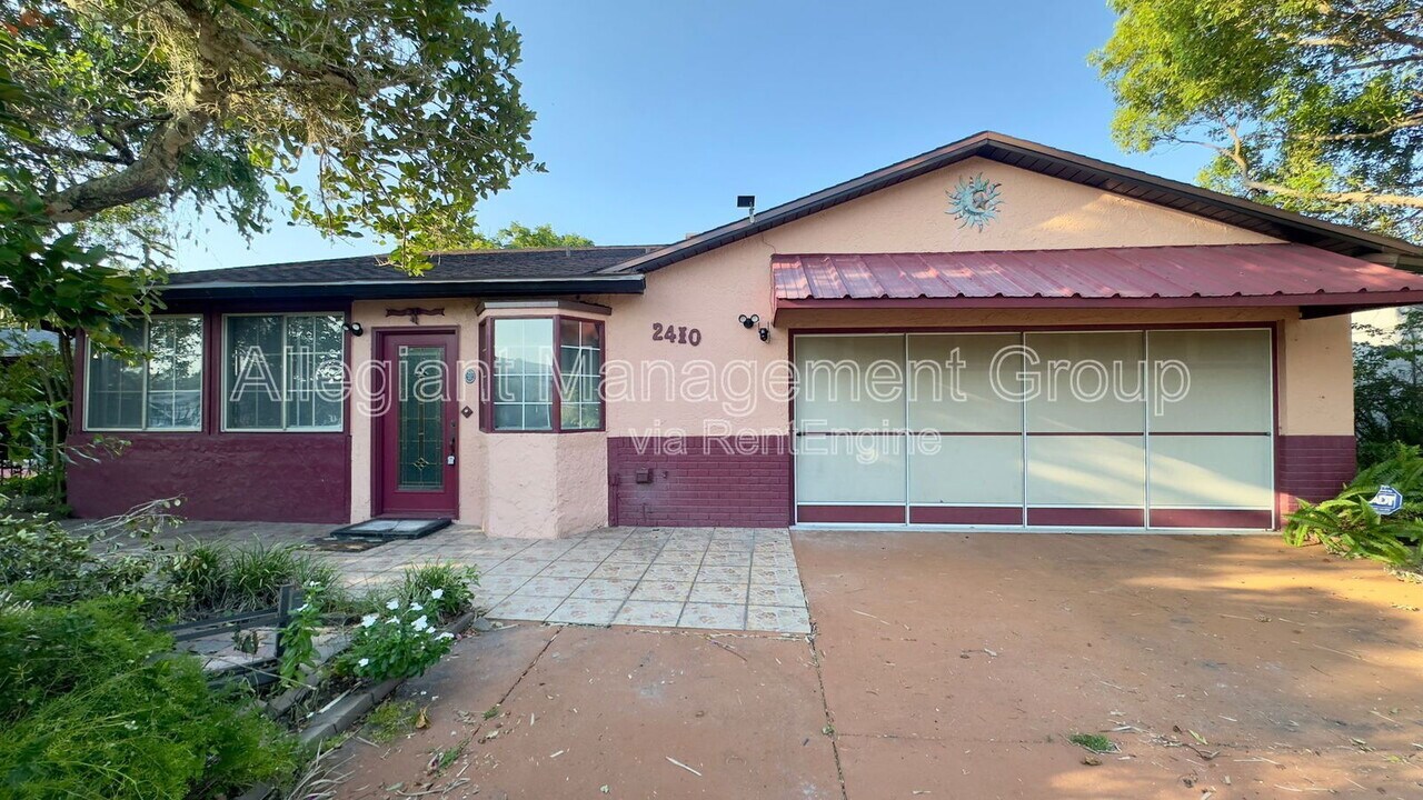 2410 Sable Dr in Kissimmee, FL - Building Photo
