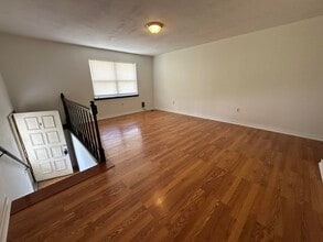 4753 Bethel St in Columbia, MO - Foto de edificio - Building Photo