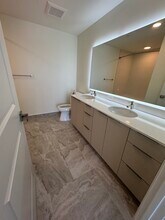 244 NW 31st St, Unit B1 in Miami, FL - Building Photo - Building Photo