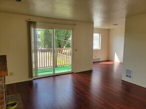 8732 14th Ave NW, Unit Full Home in Seattle, WA - Building Photo - Building Photo